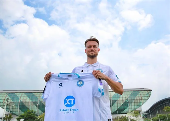 Hình ảnh tổng hợp các môn thể thao phổ biến tại 7789bet như bóng đá, bóng rổ, quần vợt